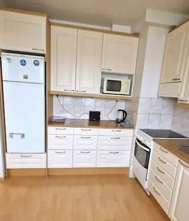 Yksioe Lahden Paavolan Parhaalta Paikalta *